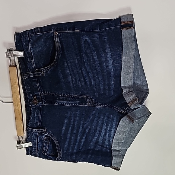 Aeropostale dark wash 33" waist high rise curvy jean shorts - Picture 2 of 6